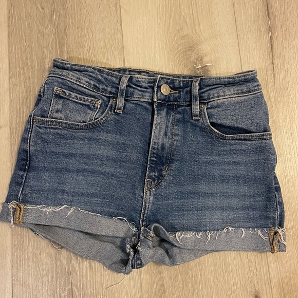 Levi’s shorts - Picture 2 of 3